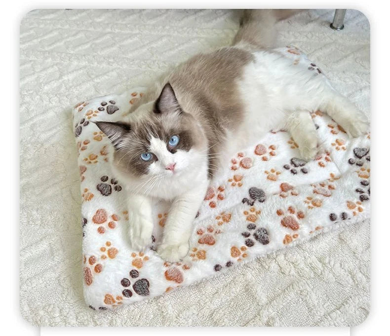 Flannel Pet Sleeping Mat – Soft & Cozy Bed for Dogs and Cats
